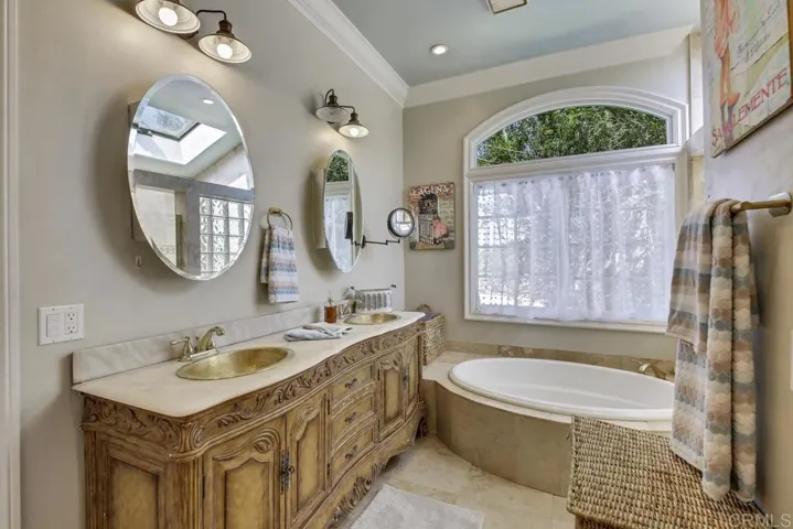 2048 Elevado Hills Drive, Vista, California 92084