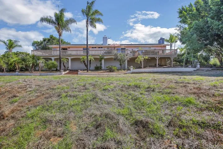 2048 Elevado Hills Drive, Vista, California 92084