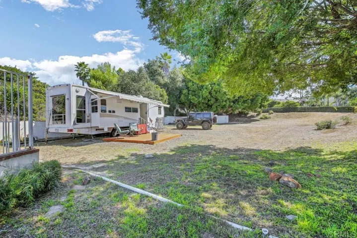 2048 Elevado Hills Drive, Vista, California 92084