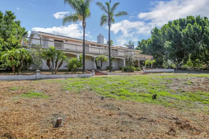 2048 Elevado Hills Drive, Vista, California 92084