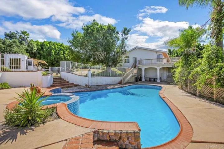2048 Elevado Hills Drive, Vista, California 92084