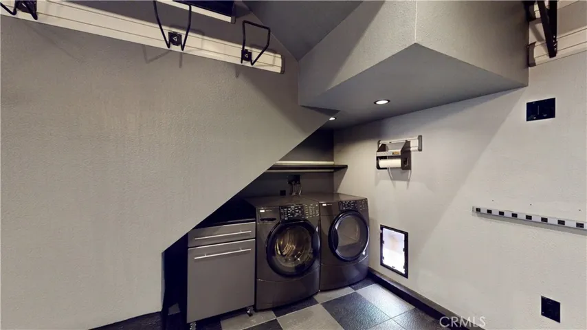 27867 Crown Court Circle Unit 75, Valencia, California 91354