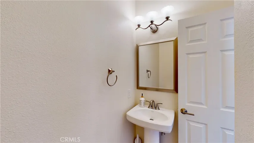 27867 Crown Court Circle Unit 75, Valencia, California 91354