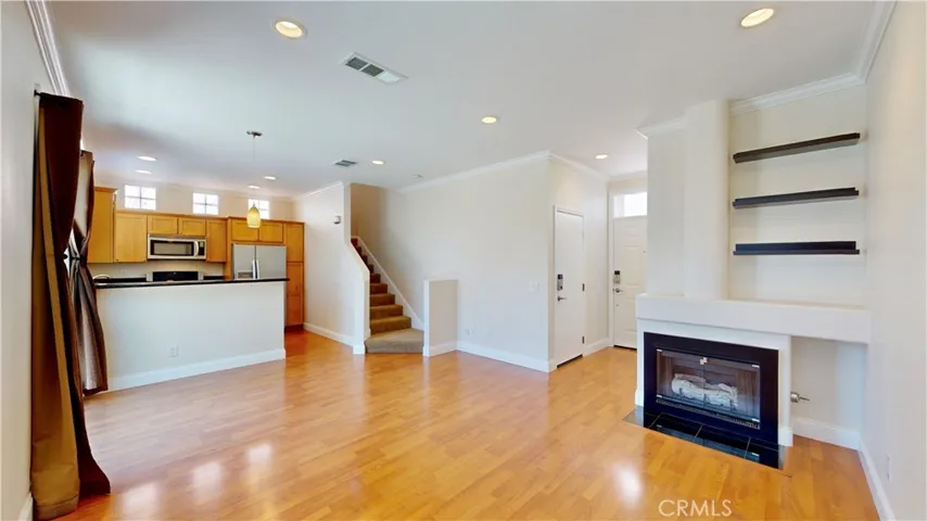 27867 Crown Court Circle Unit 75, Valencia, California 91354