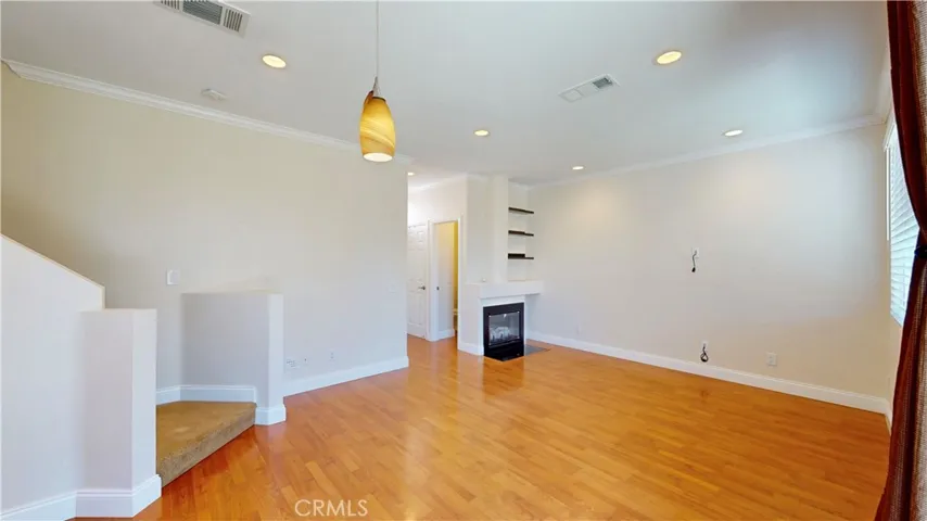 27867 Crown Court Circle Unit 75, Valencia, California 91354