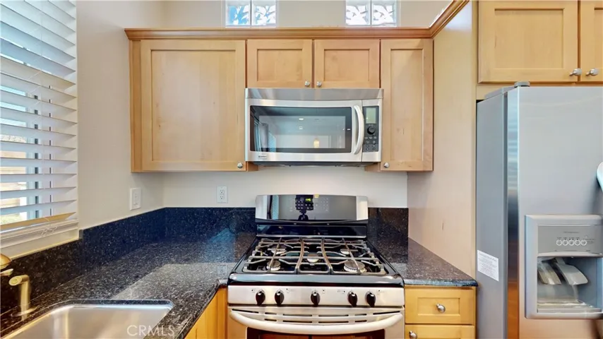 27867 Crown Court Circle Unit 75, Valencia, California 91354