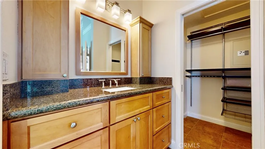 27867 Crown Court Circle Unit 75, Valencia, California 91354