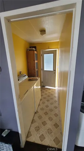 Laundry / Side Entrance