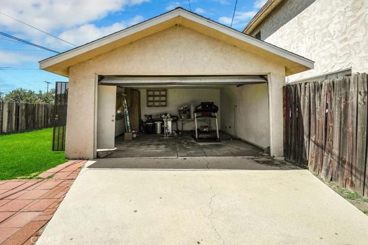 2421 Delta Avenue, Long Beach, California 90810