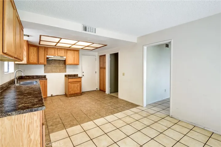 11706 Rincon Avenue, Sylmar, California 91342