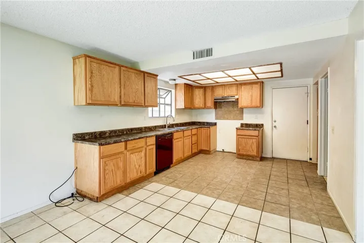 11706 Rincon Avenue, Sylmar, California 91342