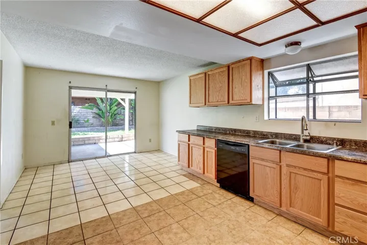 11706 Rincon Avenue, Sylmar, California 91342