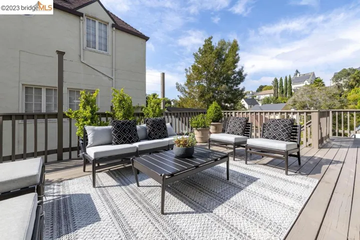 950 Larkspur Rd, Oakland, California 94610
