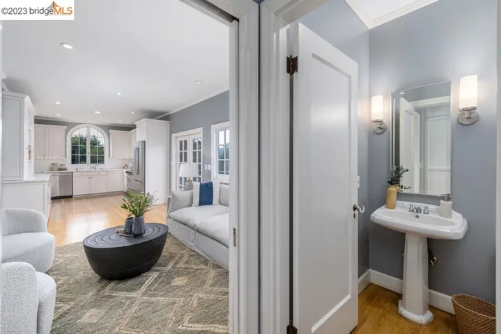 950 Larkspur Rd, Oakland, California 94610