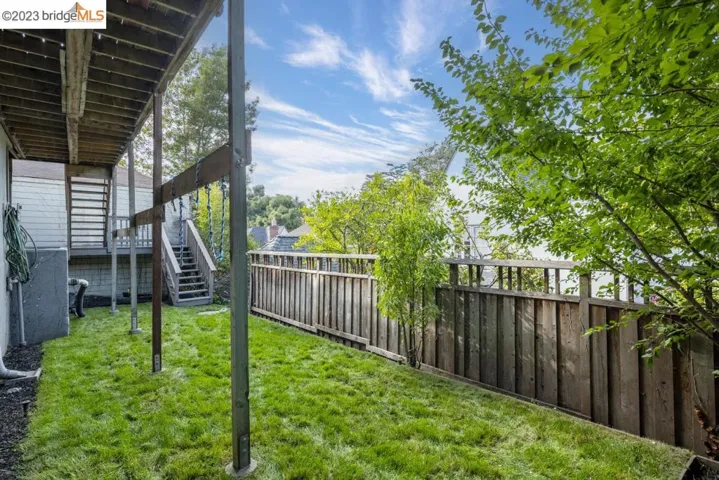 950 Larkspur Rd, Oakland, California 94610