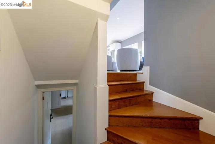 950 Larkspur Rd, Oakland, California 94610
