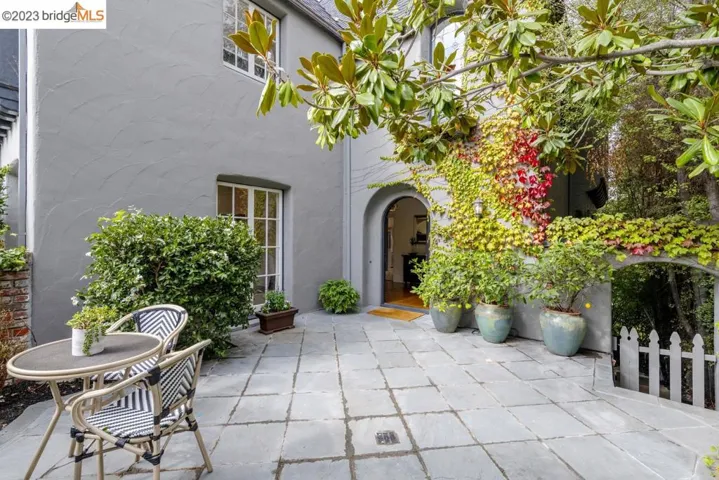 950 Larkspur Rd, Oakland, California 94610