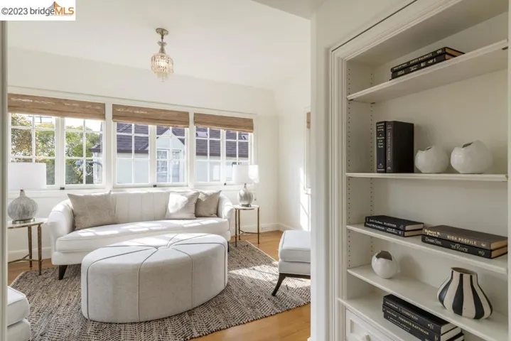 950 Larkspur Rd, Oakland, California 94610