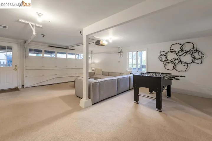950 Larkspur Rd, Oakland, California 94610