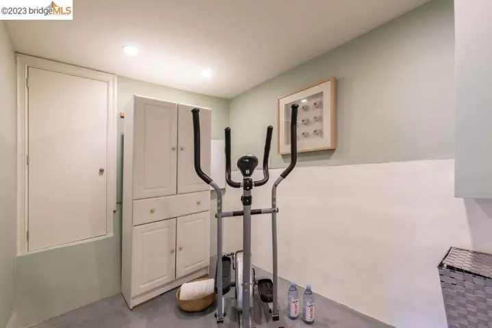 950 Larkspur Rd, Oakland, California 94610
