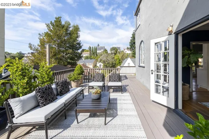 950 Larkspur Rd, Oakland, California 94610