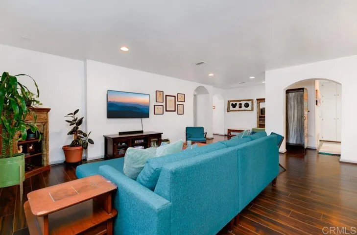 1260 Loch Lomond Dr, Cardiff By The Sea, California 92007