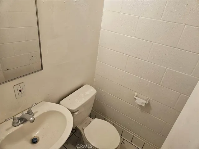 4712 Durfee Ave Bathroom 2