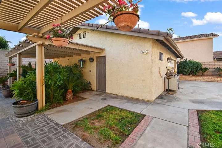 7060 Edgewild Drive, Riverside, California 92506