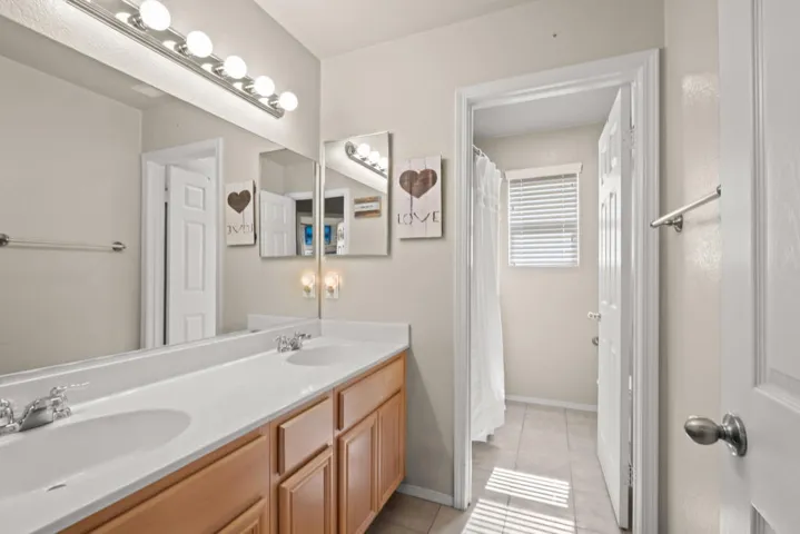 Bath Room guest 2nd floor