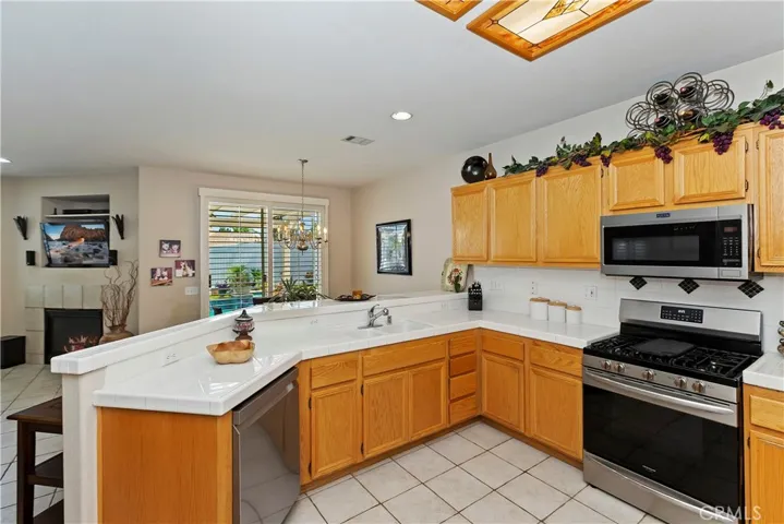 3159 Hannover Street, Corona, California 92882