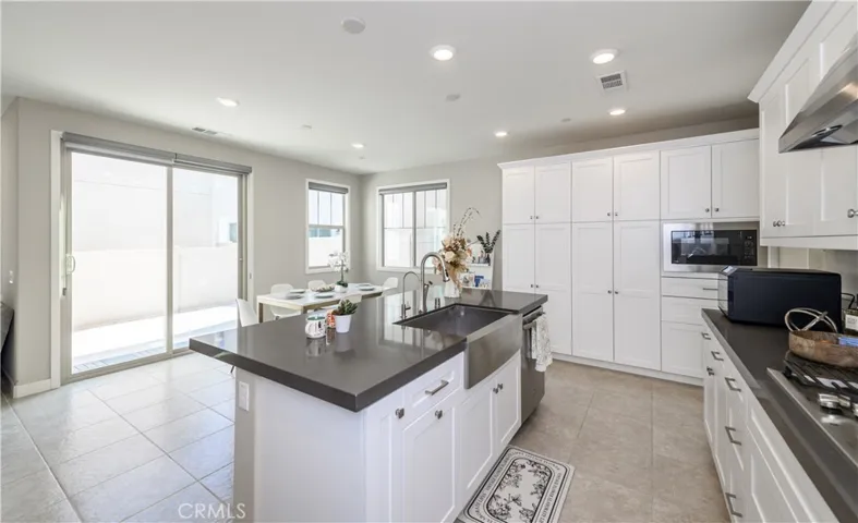 17 Country Glen, Pomona, California 91766