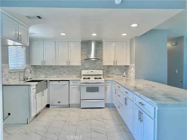 10915 Merino Avenue, Apple Valley, California 92308