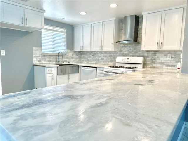 10915 Merino Avenue, Apple Valley, California 92308