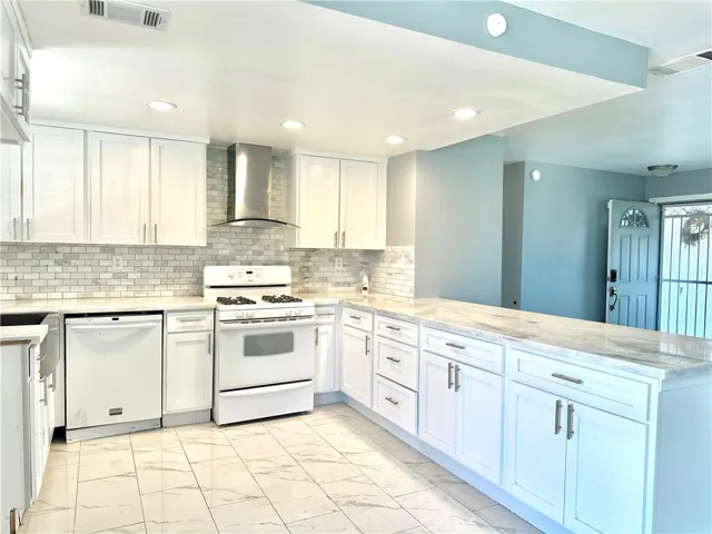 10915 Merino Avenue, Apple Valley, California 92308