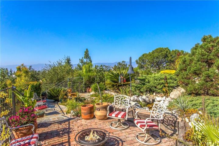 2010 Vinton Way, Redlands, California 92373