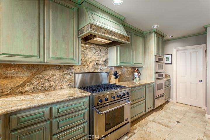 2010 Vinton Way, Redlands, California 92373