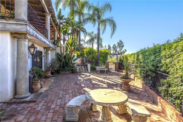 2010 Vinton Way, Redlands, California 92373