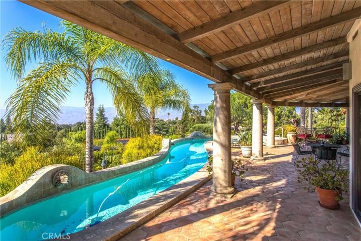 2010 Vinton Way, Redlands, California 92373