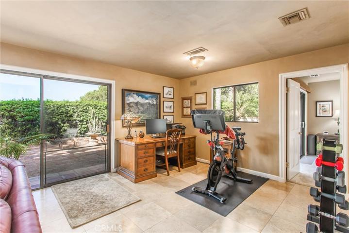 2010 Vinton Way, Redlands, California 92373