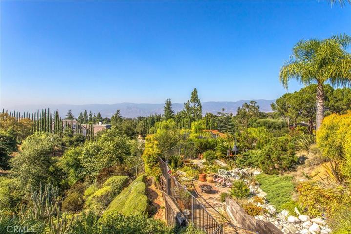 2010 Vinton Way, Redlands, California 92373