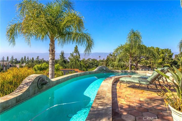 2010 Vinton Way, Redlands, California 92373
