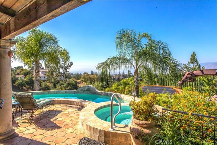 2010 Vinton Way, Redlands, California 92373