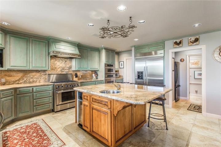 2010 Vinton Way, Redlands, California 92373