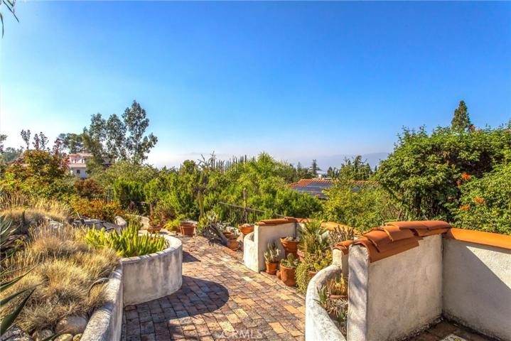 2010 Vinton Way, Redlands, California 92373