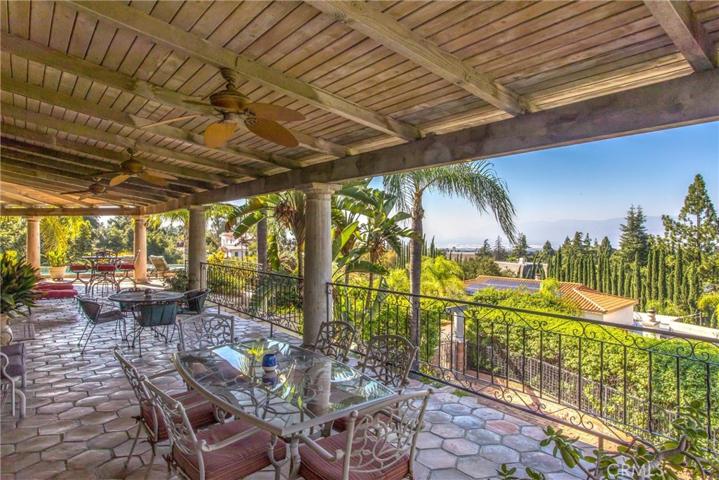 2010 Vinton Way, Redlands, California 92373