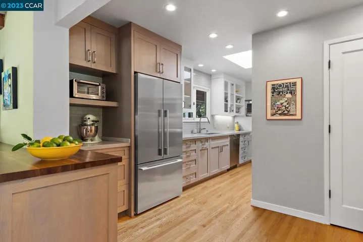 21 Donna Maria Way, Orinda, California 94563