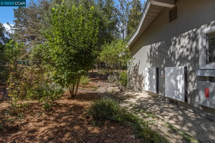 21 Donna Maria Way, Orinda, California 94563