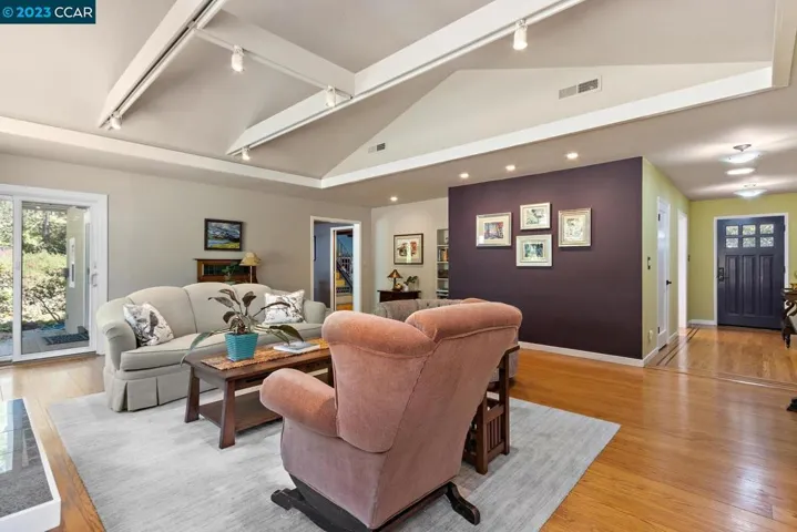 21 Donna Maria Way, Orinda, California 94563