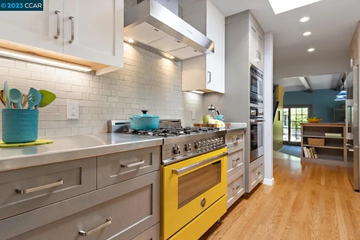 21 Donna Maria Way, Orinda, California 94563
