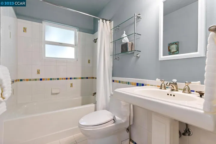 21 Donna Maria Way, Orinda, California 94563